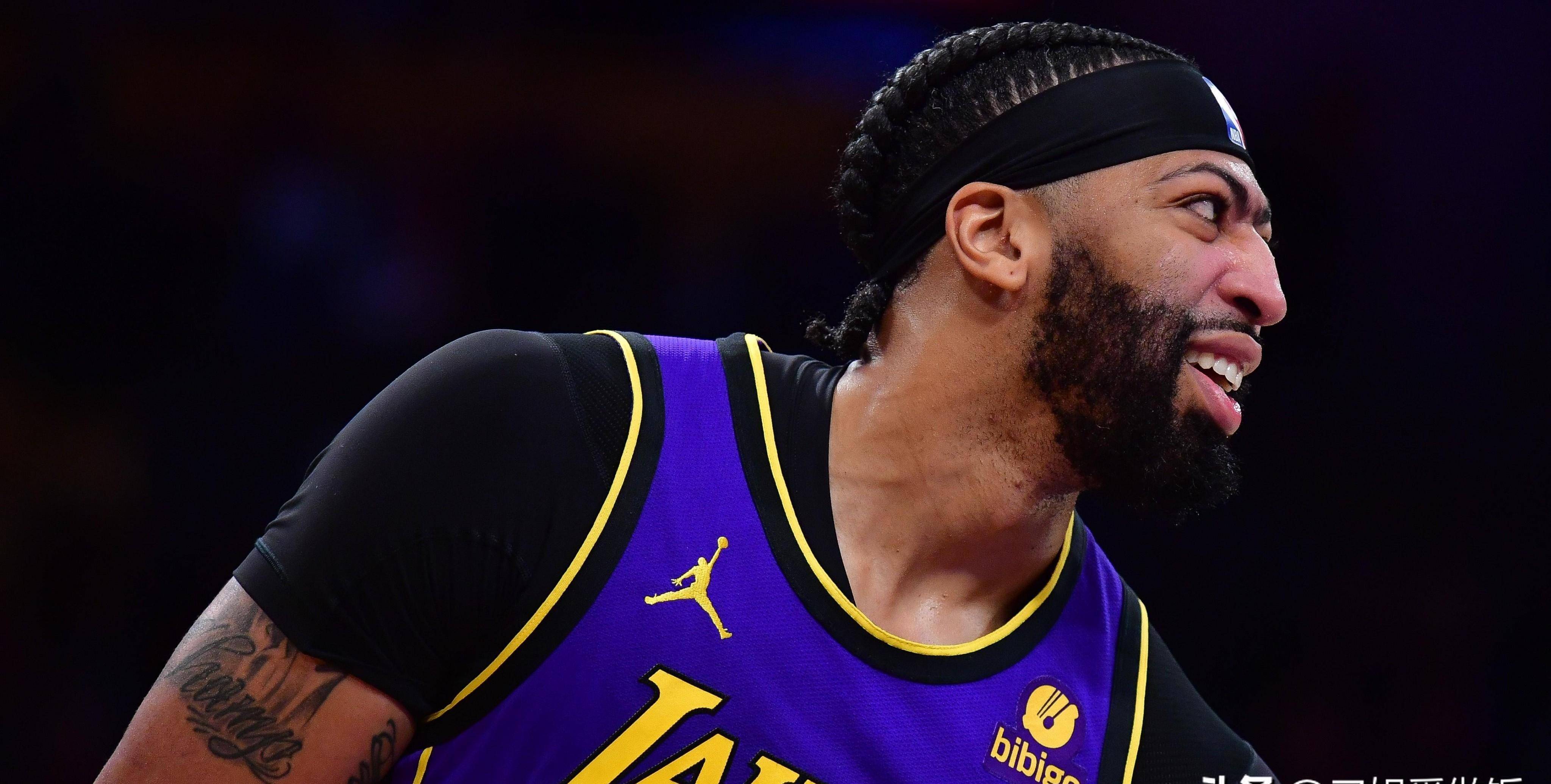 湖人在比赛中受伤退赛，库里主帅表示担忧！的简单介绍-9game