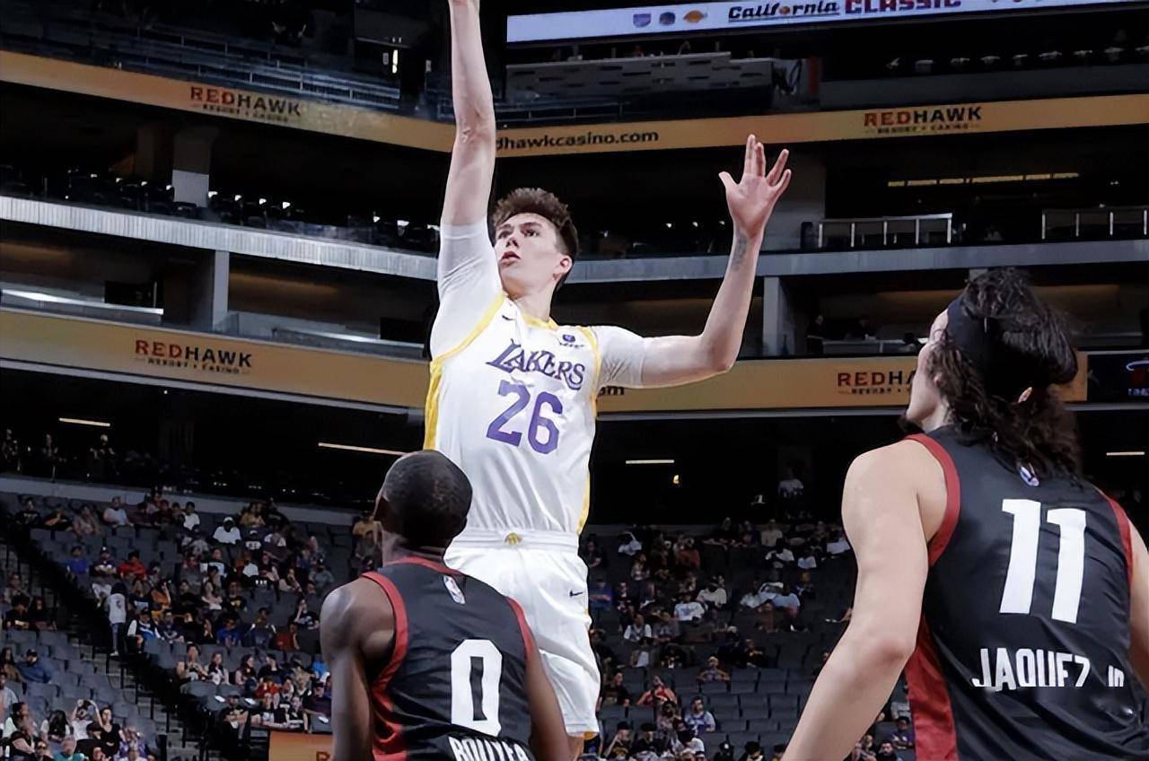 切尔西教练压力巨大！，莱万多夫斯基遭遇十持续失利引发球迷热议的简单介绍-九游娱乐