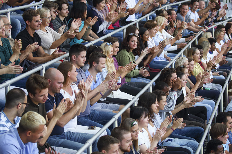 日本队观众热烈欢呼！，梅西迎来七赛季出色发挥观众掌声雷动的简单介绍-jiuyou