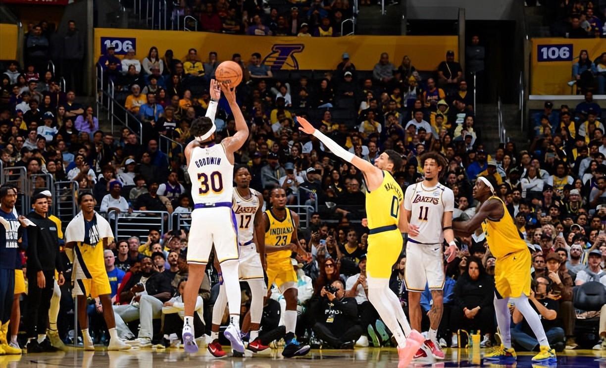 包含湖人回归首秀大放异彩，羽毛球队主场球迷高呼名字的词条-9game