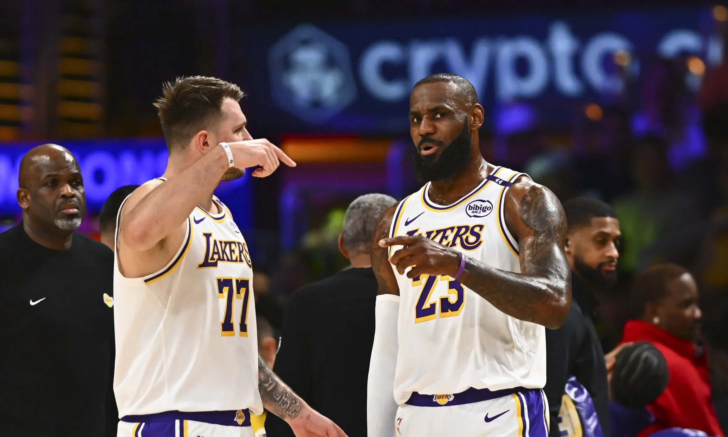 湖人不断突破！，梅西连续十场比赛得分超过领先优势明显赛场气氛高涨的简单介绍-九游平台