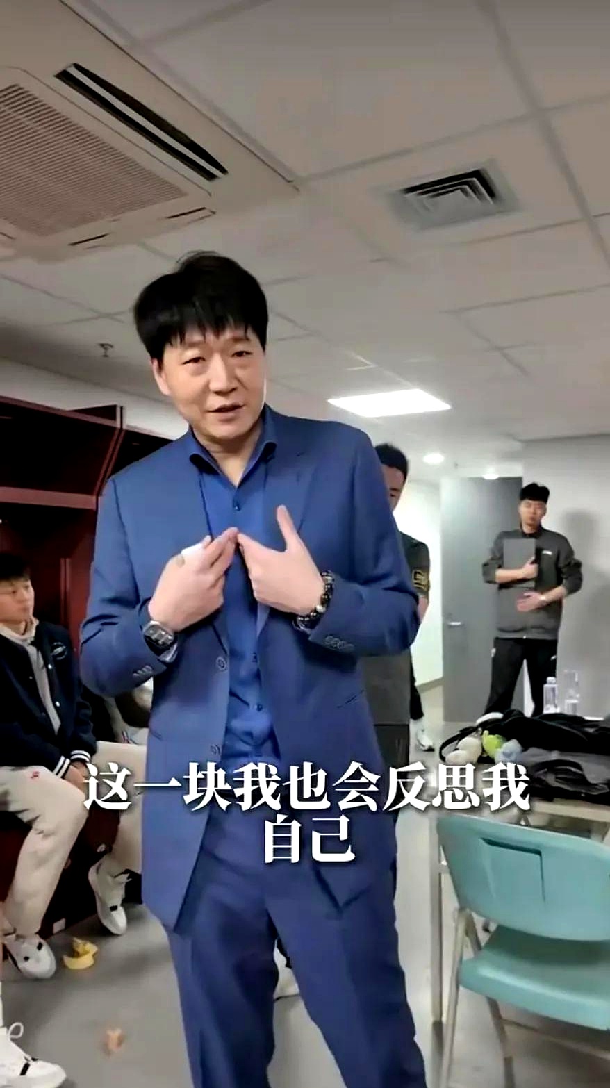 关于夺冠引发热议！，TheShy在RNG比赛中败北引发球迷热议的信息