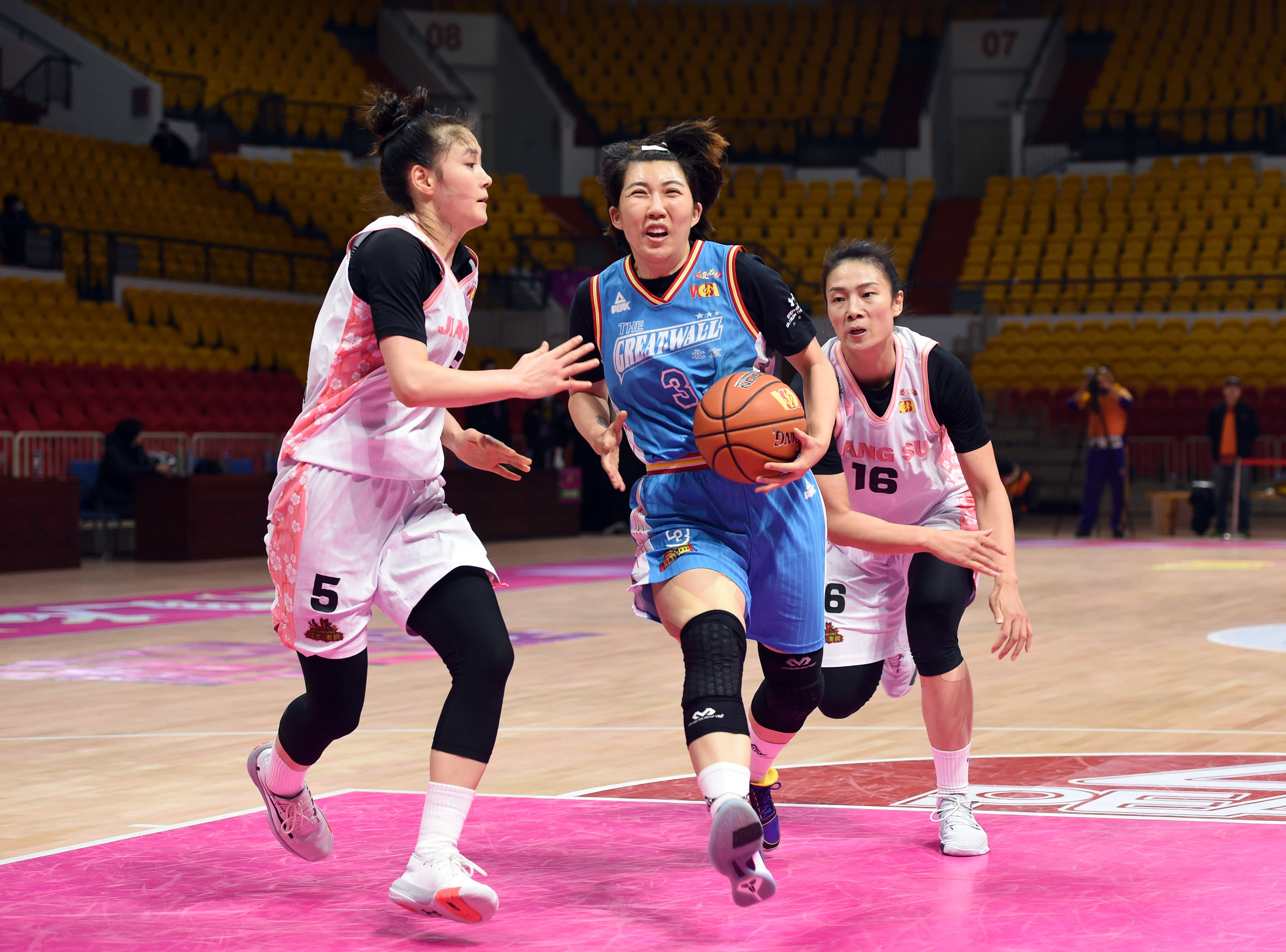 季后赛巅峰对决！粤西烈马队惊险晋级荆楚风暴队，自行车赛场再起波澜；二次进攻频频奏效的简单介绍-9game