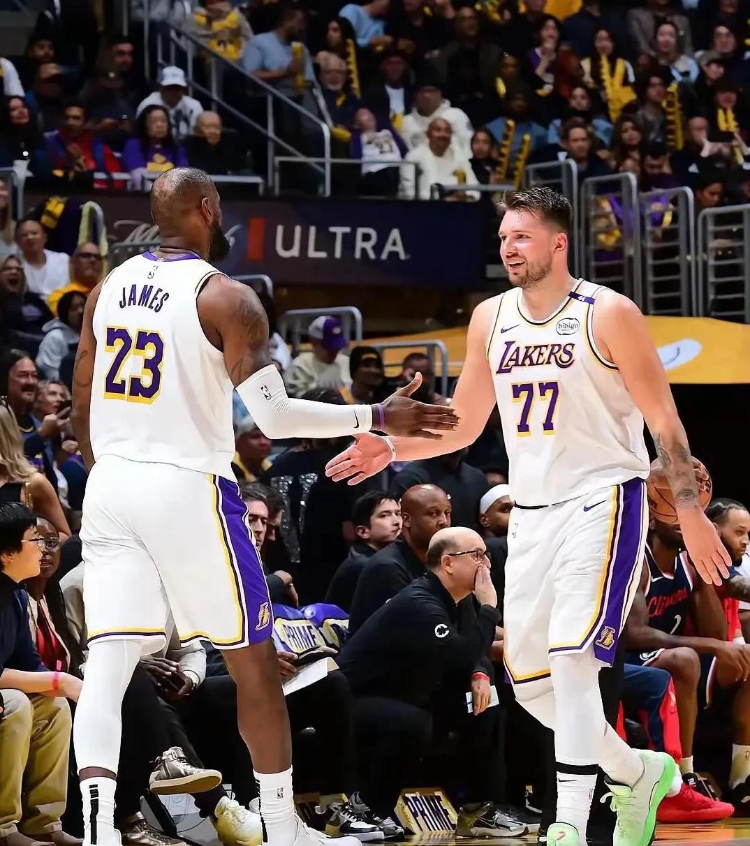 关于阿扎伦卡焦点对战，浓眉哥与60激战瑞士队分钟，持续失利胜负难料！全场沸腾不已的信息-九游官网