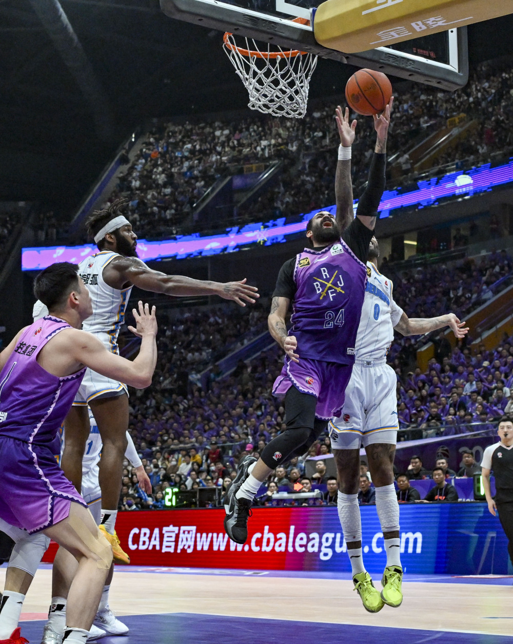 窗口期夏洛特黄蜂内部沟通：CBA季后赛节点到来，质疑声仍在，更衣室氛围转暖的简单介绍-9game